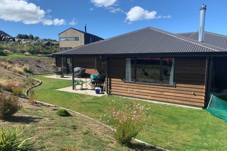Photo of property in 15 Kirimoko Crescent, Wanaka, 9305