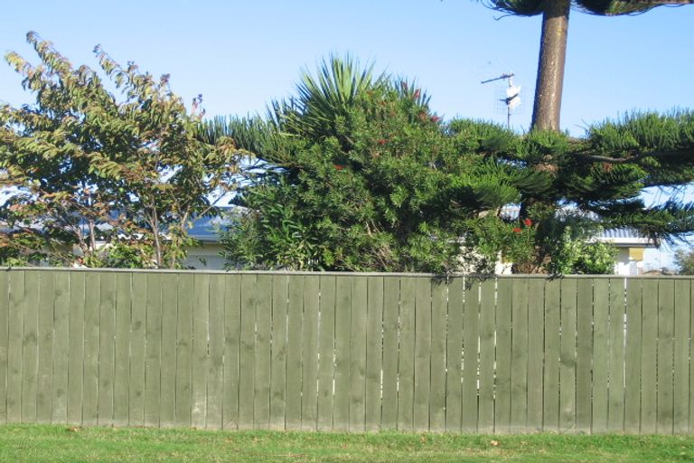 Photo of property in 28 Mazengarb Road, Paraparaumu Beach, Paraparaumu, 5032