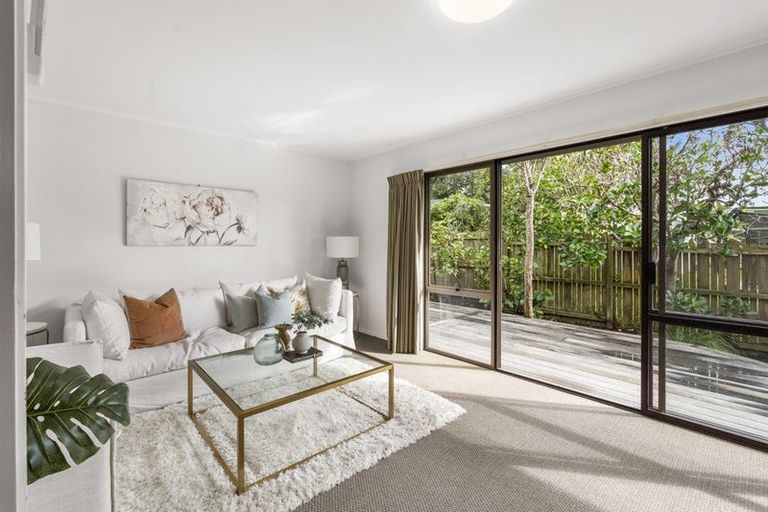 Photo of property in 2/5 Hanlon Crescent, Narrow Neck, Auckland, 0624