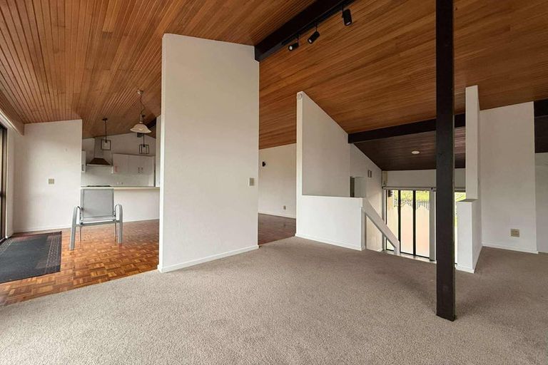 Photo of property in 27 Rembrandt Avenue, Tawa, Wellington, 5028