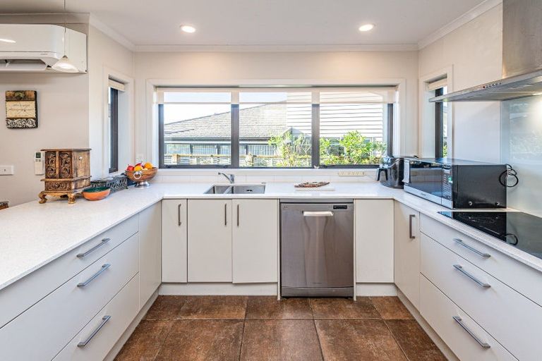 Photo of property in Caversham Park, 2/2 Caversham Road, Westmere, Whanganui, 4501