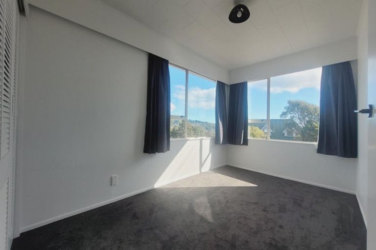 Photo of property in 114 Gloaming Hill, Titahi Bay, Porirua, 5022