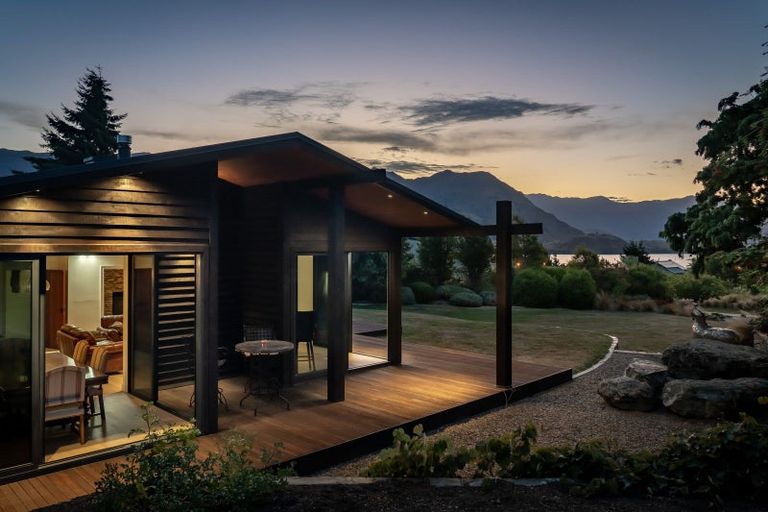 Photo of property in 10 Minaret Ridge, Wanaka, 9305