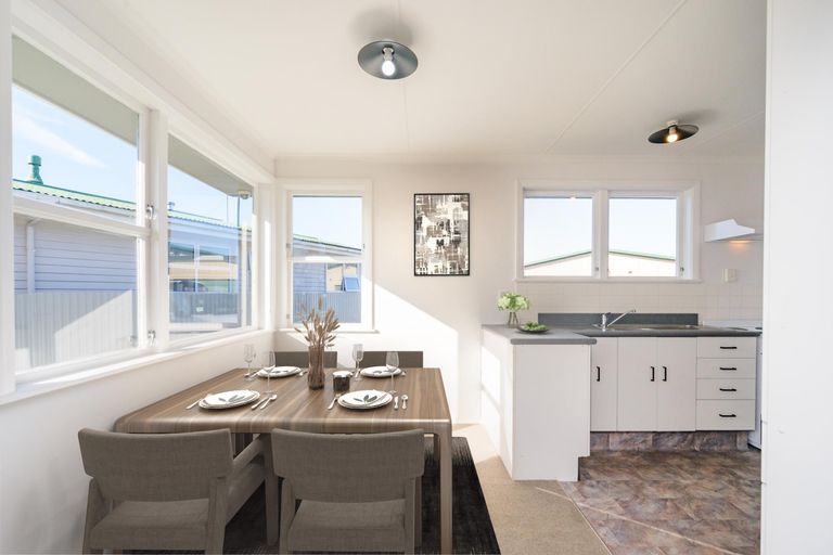 Photo of property in 24 Holdsworth Avenue, Milson, Palmerston North, 4414