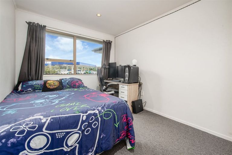 Photo of property in 8 Forest Hill Road, Henderson, Auckland, 0612