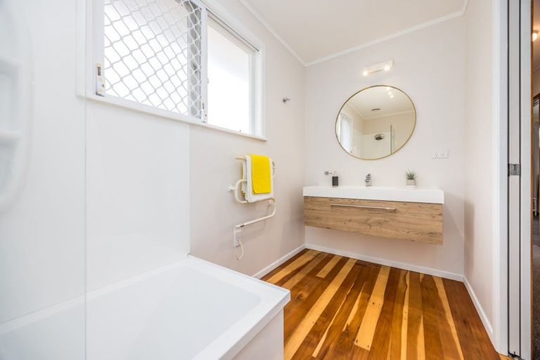 Photo of property in 454 Don Buck Road, Massey, Auckland, 0614