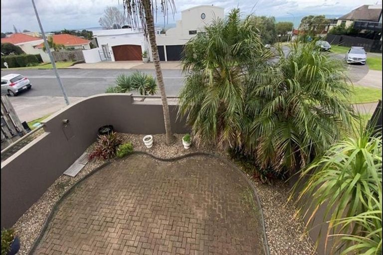 Photo of property in 1/43 Castor Bay Road, Castor Bay, Auckland, 0620