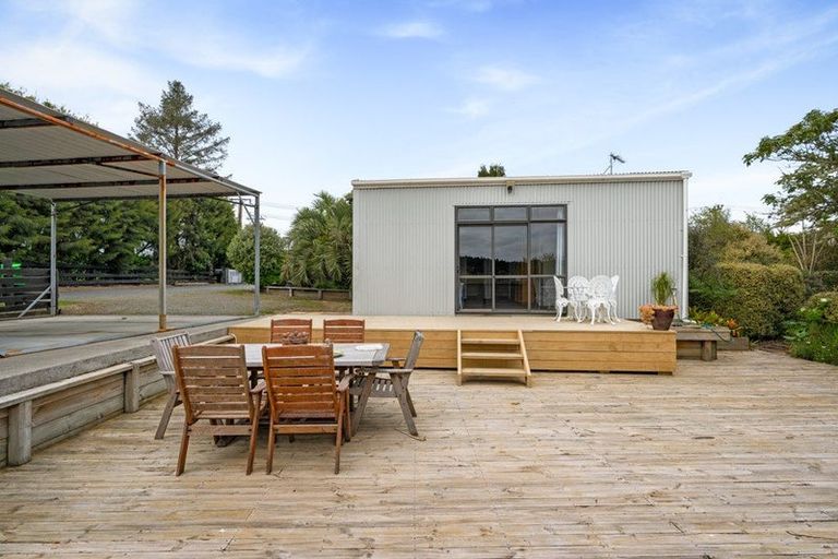 Photo of property in 175 Oraha Road, Kumeu, 0892
