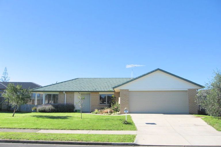 Photo of property in 16 Loughinisland Place, Weymouth, Auckland, 2103
