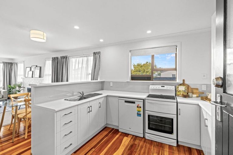 Photo of property in 6 Omori Place, Castlecliff, Whanganui, 4501