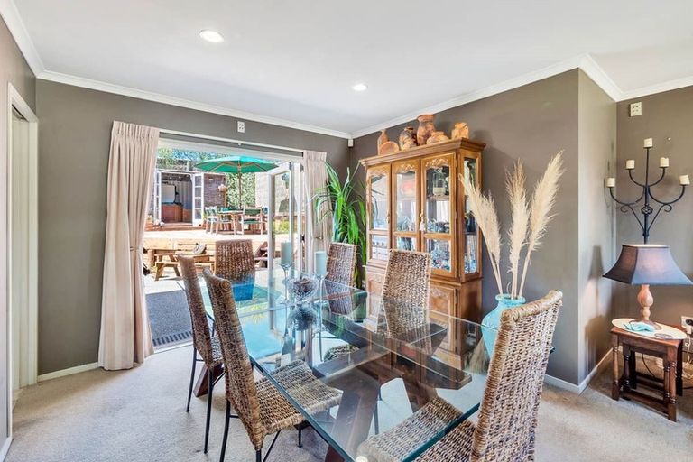 Photo of property in 6 Fairford Avenue, Henderson, Auckland, 0612