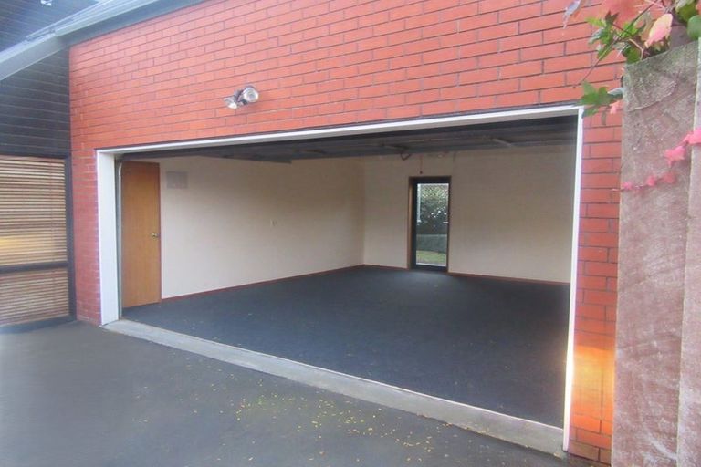 Photo of property in 9 Clyde Road, Upper Riccarton, Christchurch, 8041