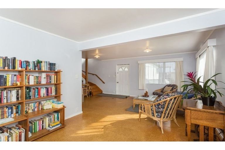 Photo of property in 48 Hinerau Street, Henderson, Auckland, 0612