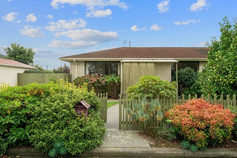 Photo of property in 1/6 Steadman Road, Broomfield, Christchurch, 8042