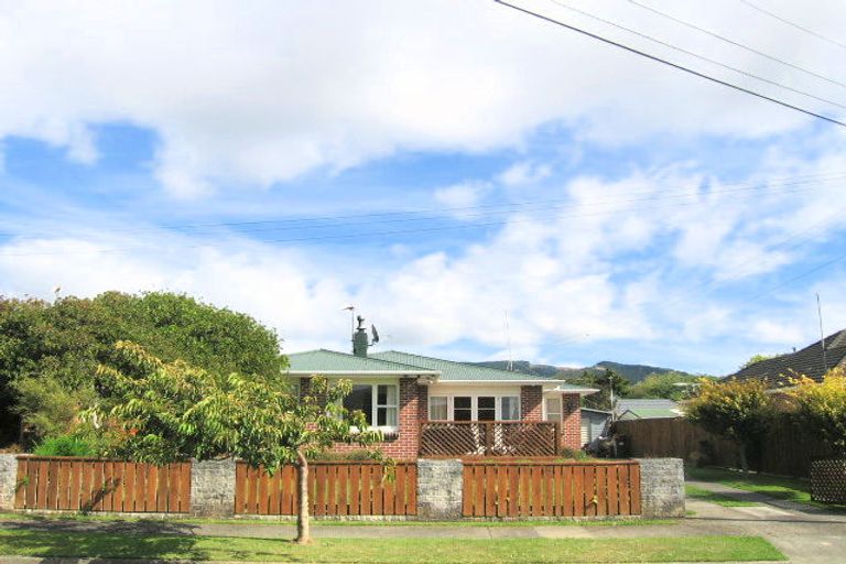 Photo of property in 6 Kelly Grove, Elderslea, Upper Hutt, 5018