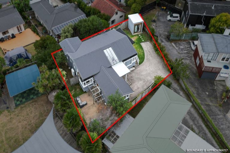 Photo of property in 48 Sunnynook Road, Sunnynook, Auckland, 0620