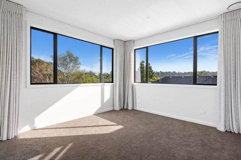 Photo of property in 5 Waipuia Place, Greenhithe, Auckland, 0632