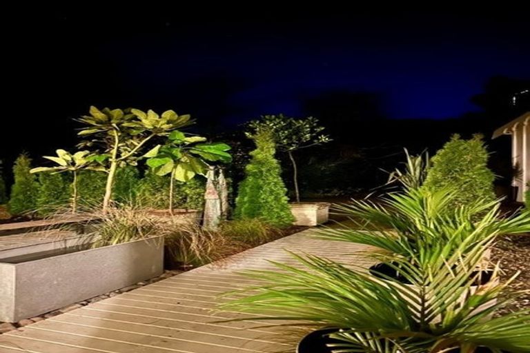 Photo of property in 15 Whiorau Grove, Lowry Bay, Lower Hutt, 5013