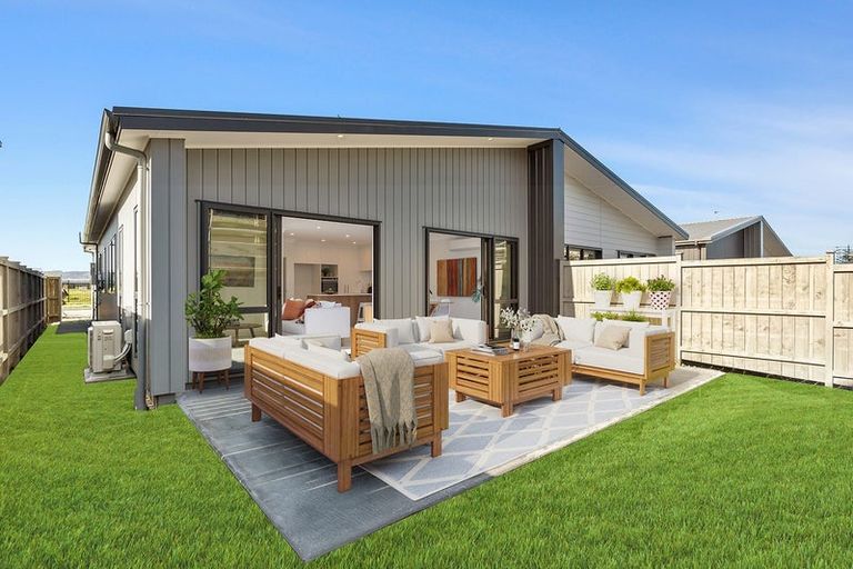 Photo of property in 51 Parkmore Drive, Rosehill, Papakura, 2113