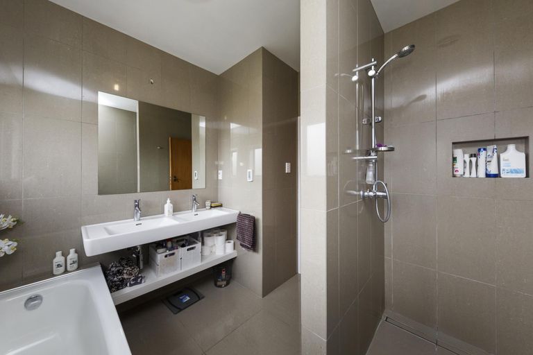 Photo of property in 12 Innes Place, Roslyn, Palmerston North, 4414