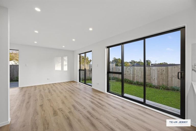 Photo of property in 25b Jandell Crescent, Bucklands Beach, Auckland, 2014