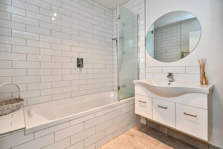 Photo of property in 3 John Burn Road, Takanini, 2110
