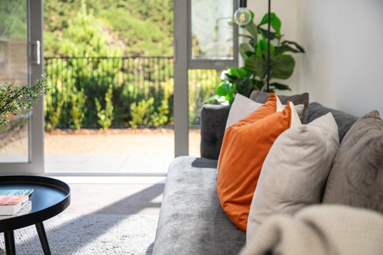 Photo of property in 86 Ara Paiwhenua, Tawa, Wellington, 5028