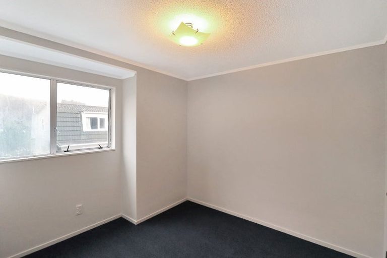 Photo of property in 24 Wagon Road, Stokes Valley, Lower Hutt, 5019