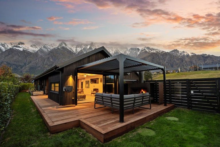 Photo of property in 28 Mcadam Drive, Jacks Point, Queenstown, 9371