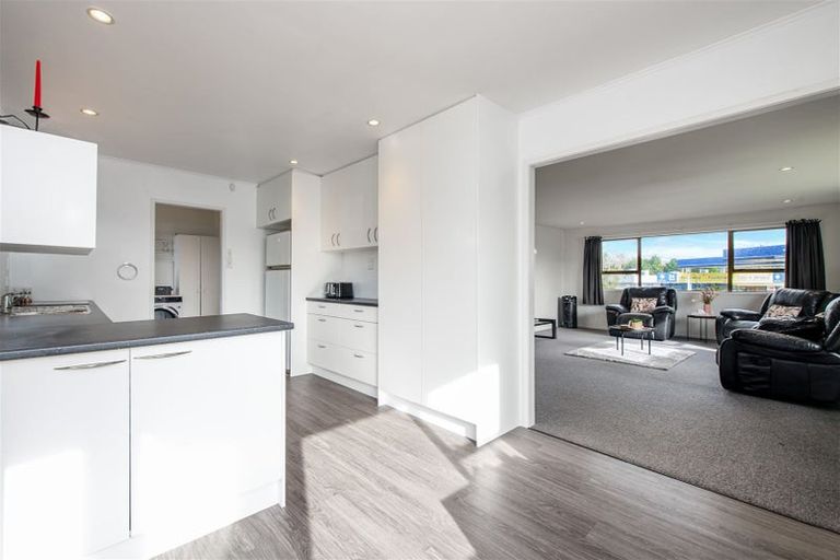 Photo of property in 8 Forest Hill Road, Henderson, Auckland, 0612