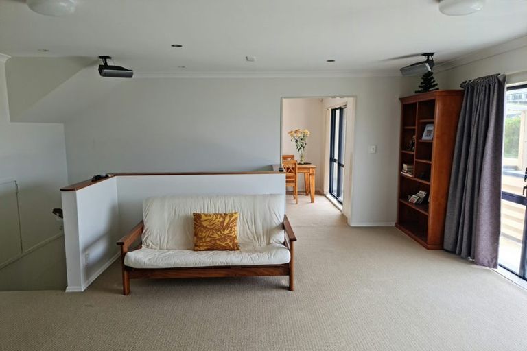 Photo of property in 140 Glanmire Road, Newlands, Wellington, 6037