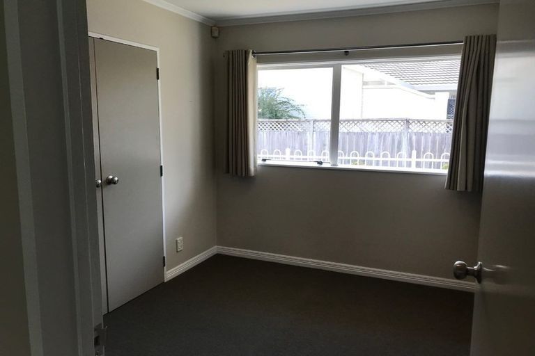 Photo of property in 12 Suncrest Drive, West Harbour, Auckland, 0618