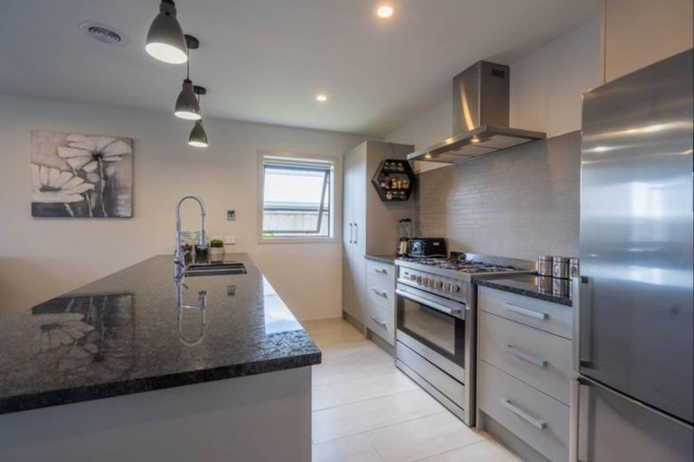 Photo of property in 7 Mahia Lane, Waikanae, 5036