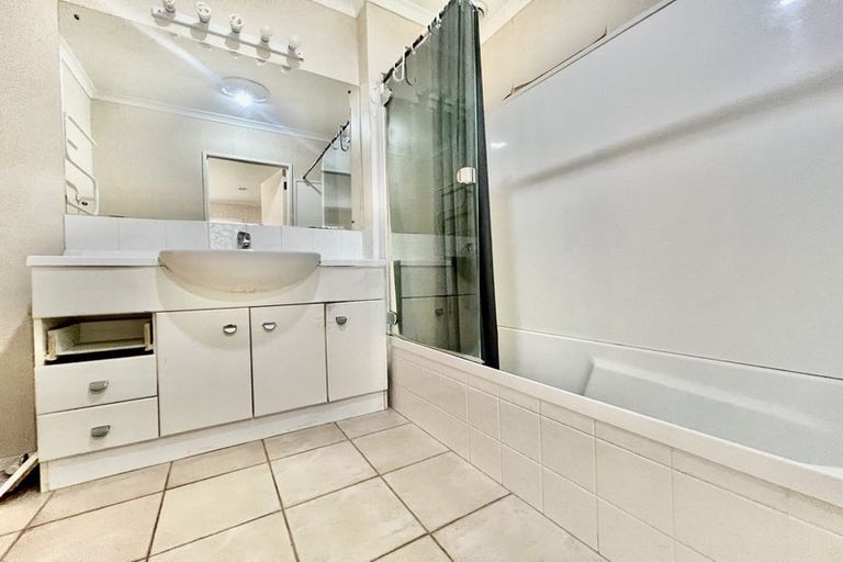 Photo of property in Tuscany Towers, 85/1 Ambrico Place, New Lynn, Auckland, 0600