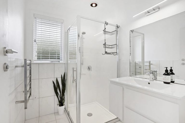 Photo of property in 11 Tahi Terrace, Glen Eden, Auckland, 0602