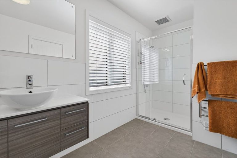 Photo of property in 60 Landmark Terrace, Orewa, 0931