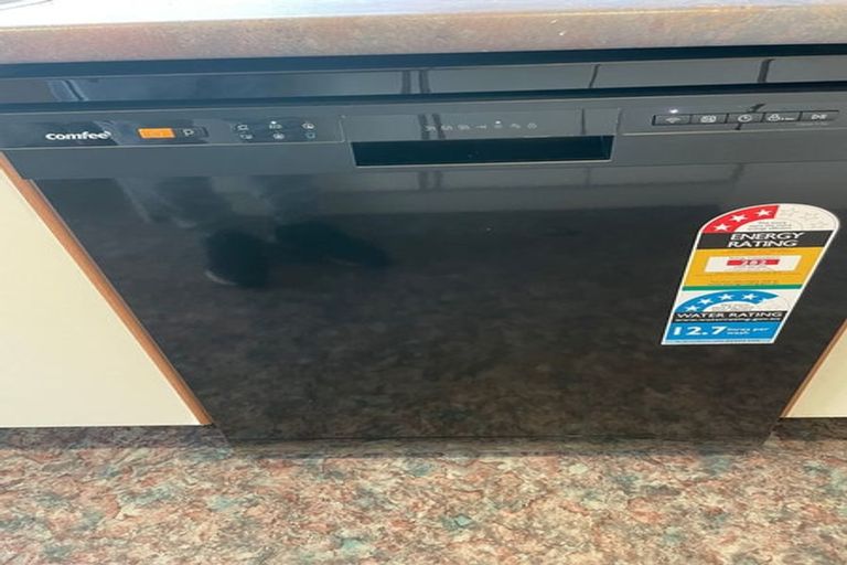 Photo of property in 146 Mark Avenue, Grenada Village, Wellington, 6037