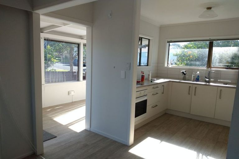 Photo of property in 1/9 Thorburn Avenue, Red Beach, 0932