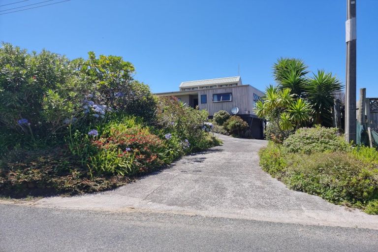Photo of property in 11 Ripiro Drive, Baylys Beach, Dargaville, 0377