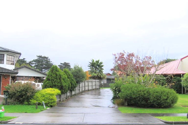 Photo of property in 2/13 Pinewood Grove, Botany Downs, Auckland, 2010