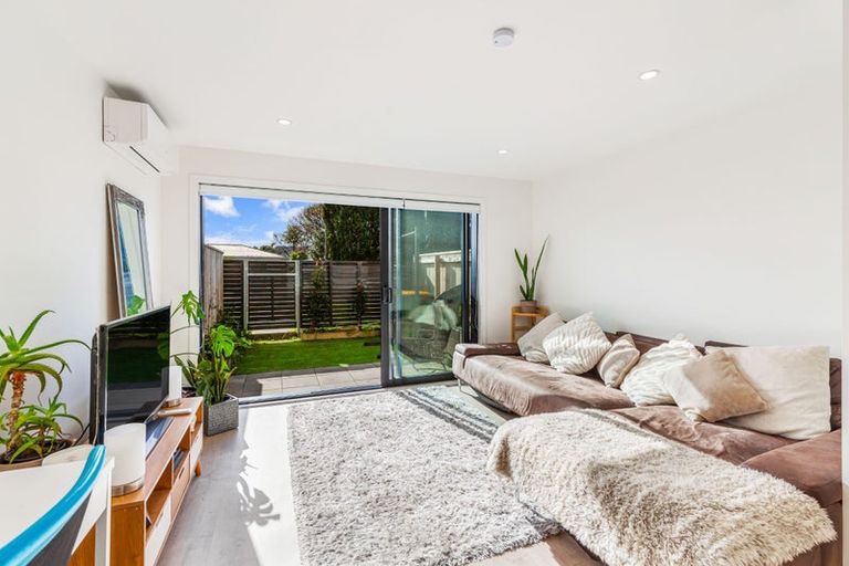 Photo of property in 2/12 Tawa Road, Te Atatu Peninsula, Auckland, 0610