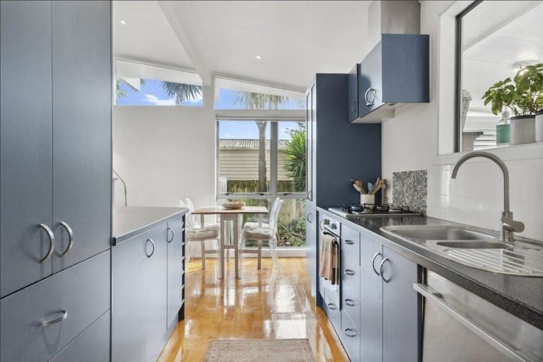 Photo of property in 90 Crawford Avenue, Mangere Bridge, Auckland, 2022