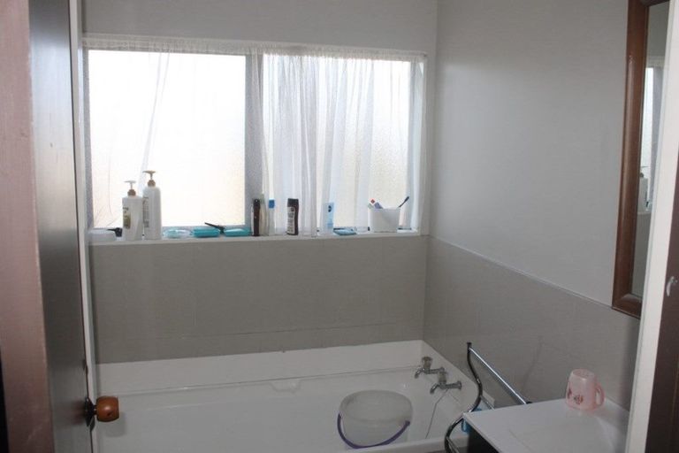 Photo of property in 49 Everglade Drive, Goodwood Heights, Auckland, 2105
