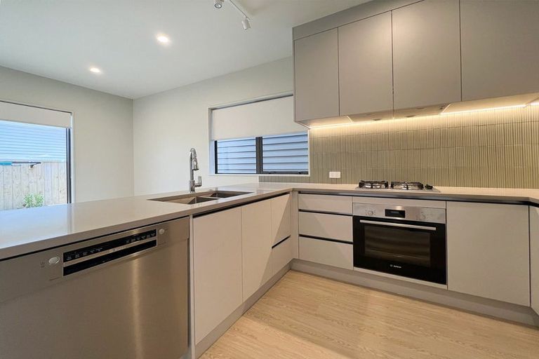 Photo of property in 46c Tiroroa Avenue, Te Atatu South, Auckland, 0610