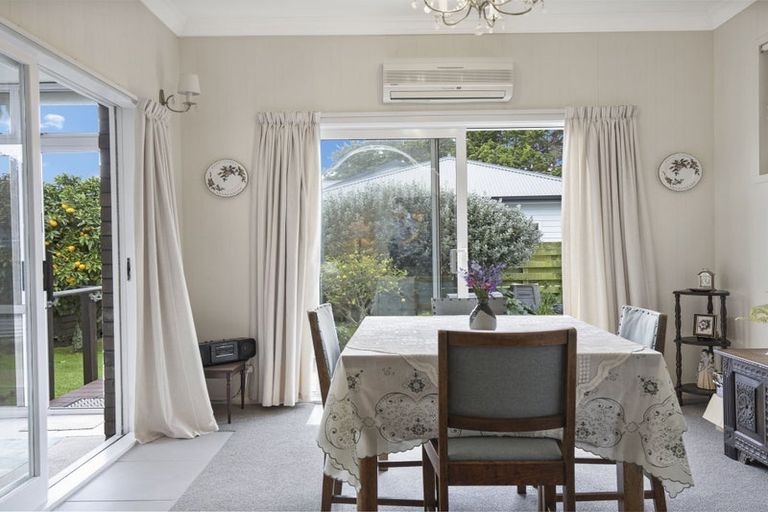 Photo of property in 11a Arthur Grove, Waikanae, 5036