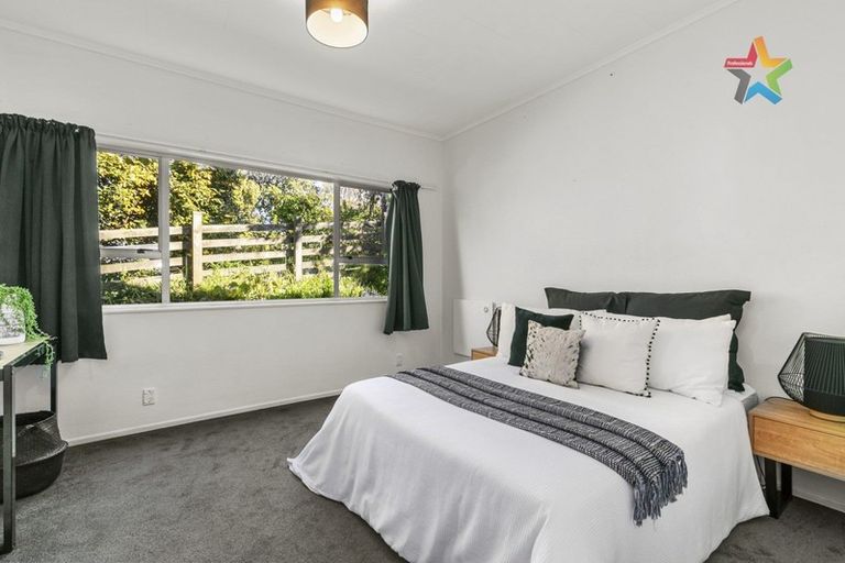 Photo of property in 30 Singers Road, Korokoro, Lower Hutt, 5012