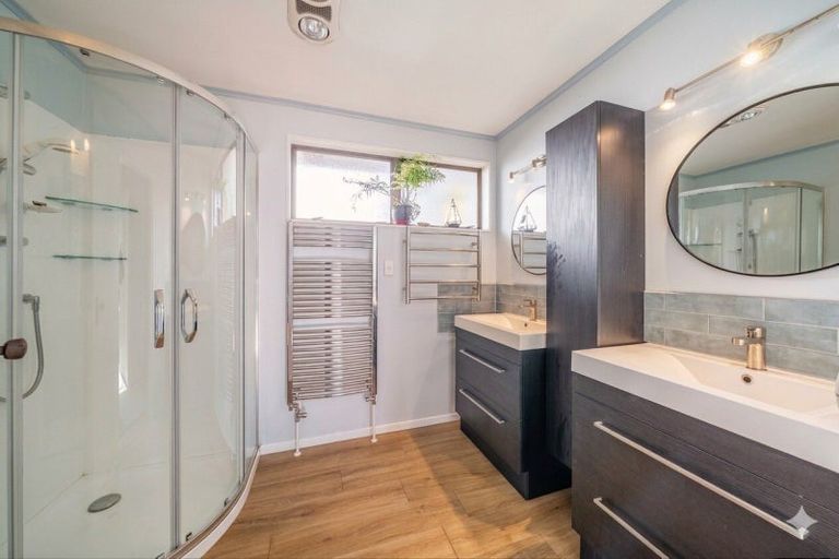 Photo of property in 11 Roband Crescent, Brown Owl, Upper Hutt, 5018