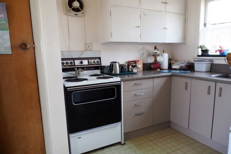 Photo of property in 6 Selwyn Street, Levin, 5510