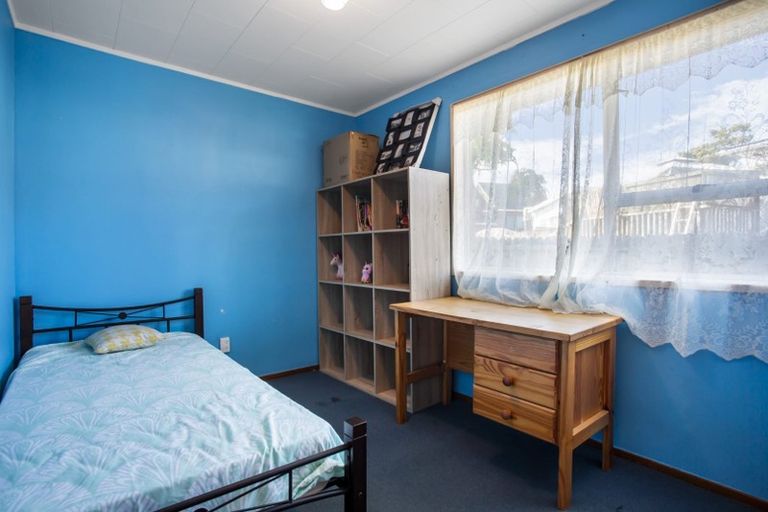 Photo of property in 15 Pipitea Place, Massey, Auckland, 0614