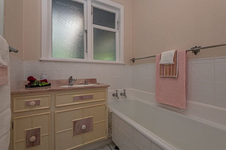 Photo of property in 24 Salisbury Avenue, Terrace End, Palmerston North, 4410